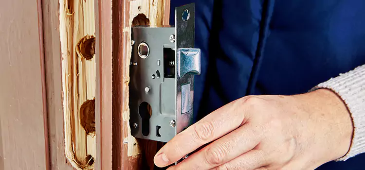 Garage Door Lock Replacement Montreal